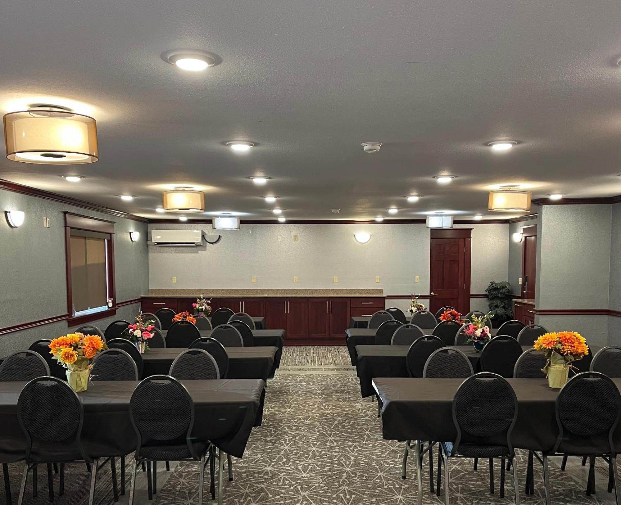 Fireside Inn And Suites Devils Lake Exterior foto