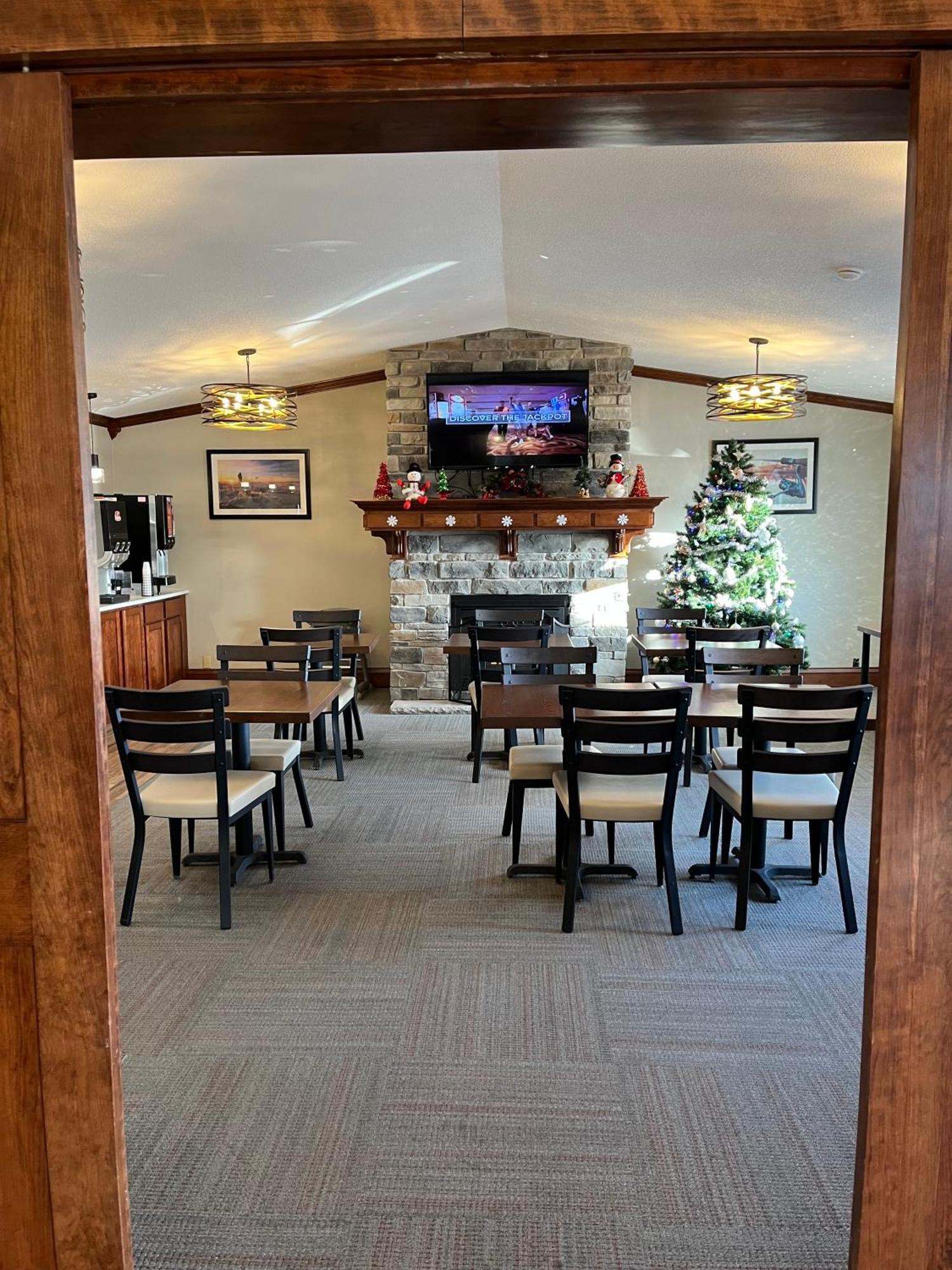 Fireside Inn And Suites Devils Lake Exterior foto