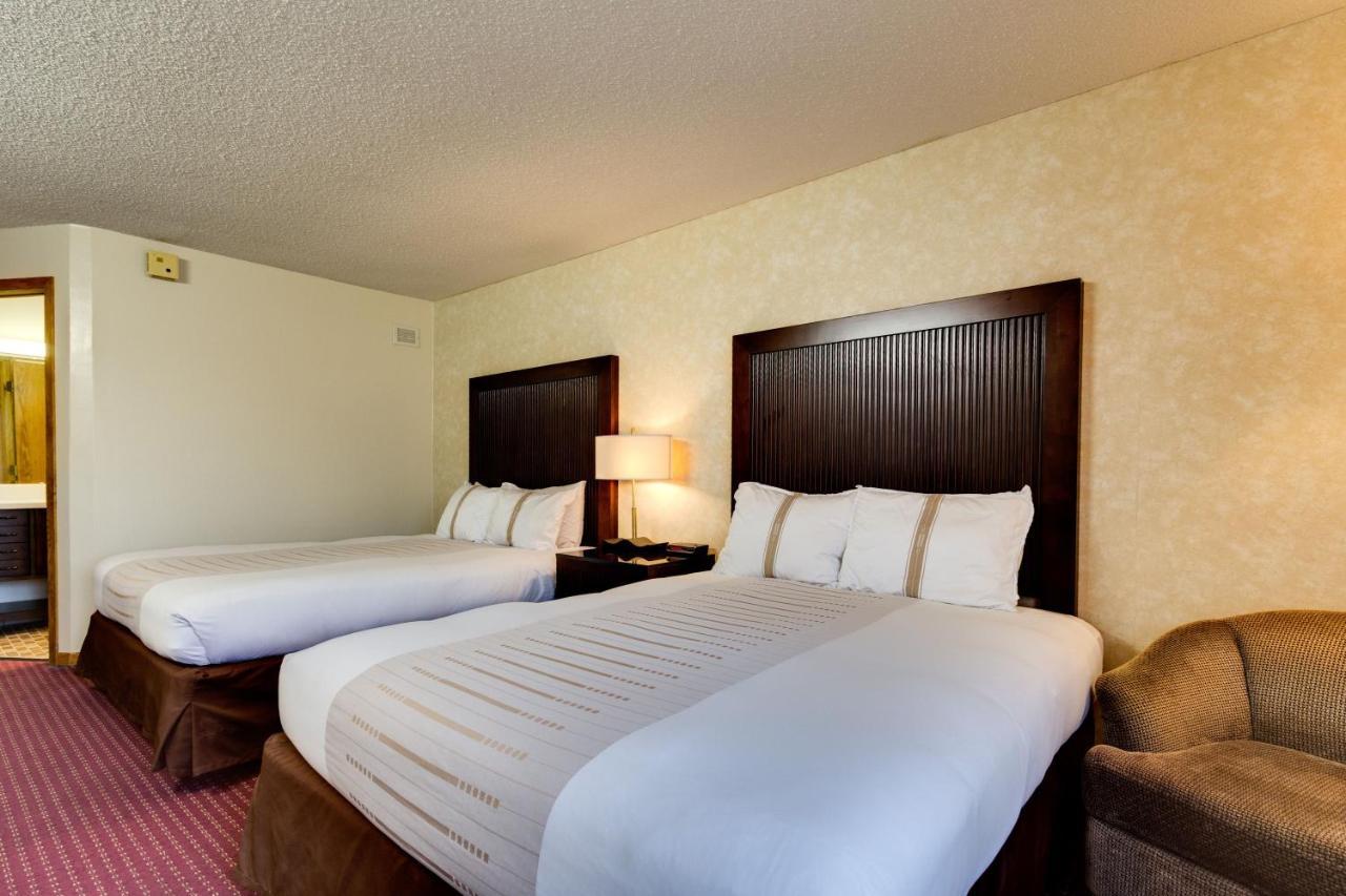Fireside Inn And Suites Devils Lake Exterior foto