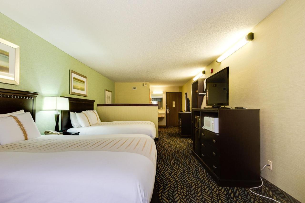 Fireside Inn And Suites Devils Lake Exterior foto