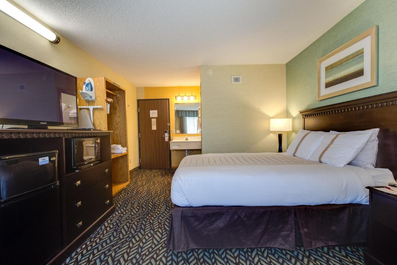 Fireside Inn And Suites Devils Lake Exterior foto